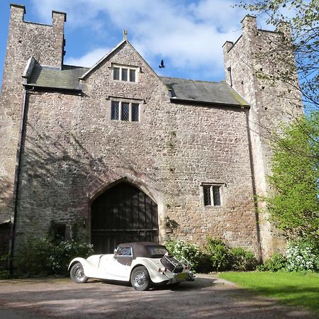 Welsh Gatehouse, Historic Castle Which Can Cater For Electric Vehicle Mathern Exterior foto