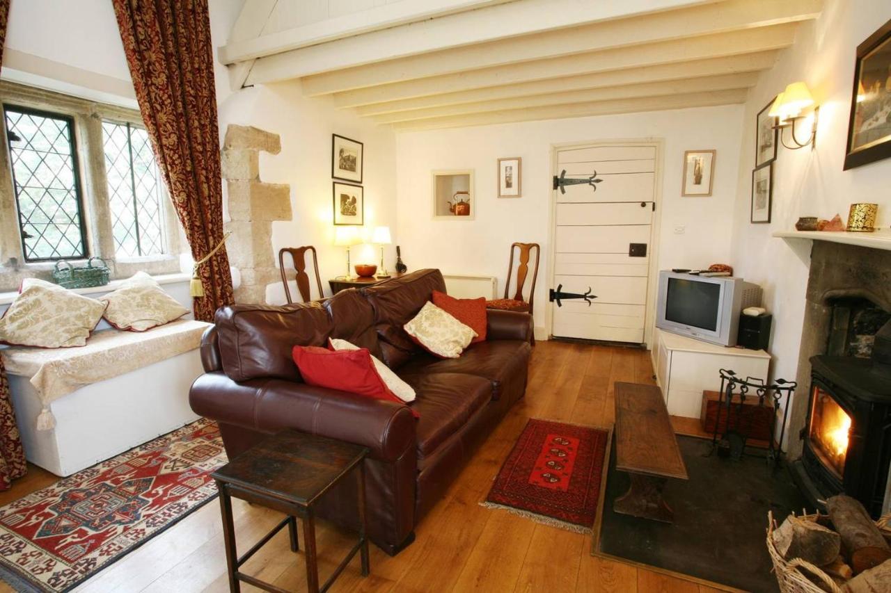 Welsh Gatehouse, Historic Castle Which Can Cater For Electric Vehicle Mathern Exterior foto