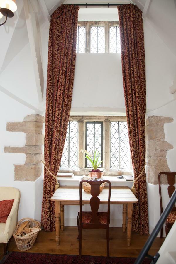 Welsh Gatehouse, Historic Castle Which Can Cater For Electric Vehicle Mathern Exterior foto